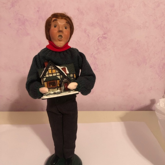 Byers Choice Caroler - Picture 3 of 14